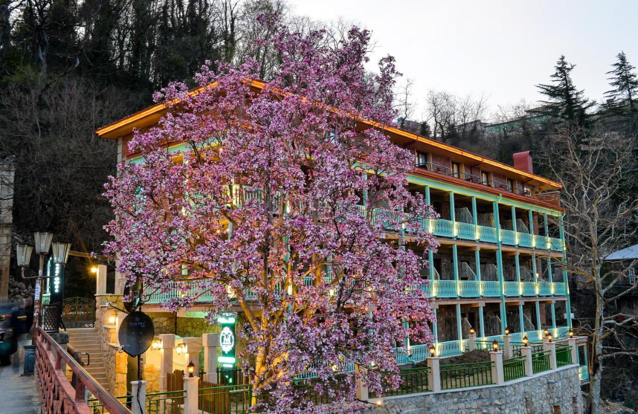 Hotel Magnolia In The City Centre Kʼutʼaisi Exterior foto