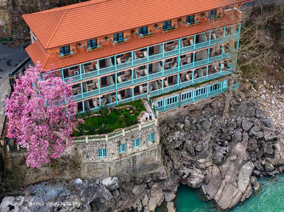Hotel Magnolia In The City Centre Kʼutʼaisi Exterior foto